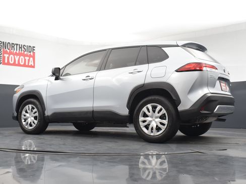 Used 2022 Toyota Corolla Cross L AWD/4WD image 25