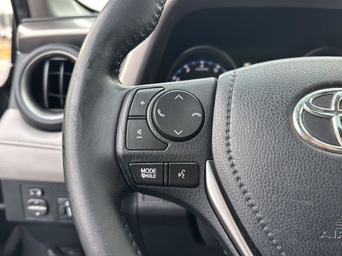 Used 2018 Toyota RAV4 XLE image 18