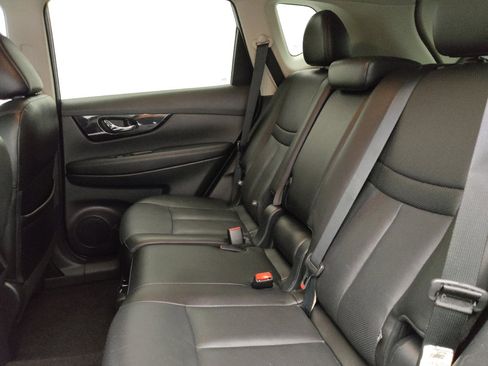 Used 2018 Nissan Rogue SL FWD image 18