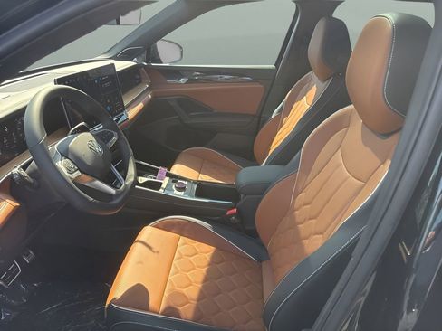 New 2026 Volkswagen Tiguan SEL R-Line AWD/4WD image 10
