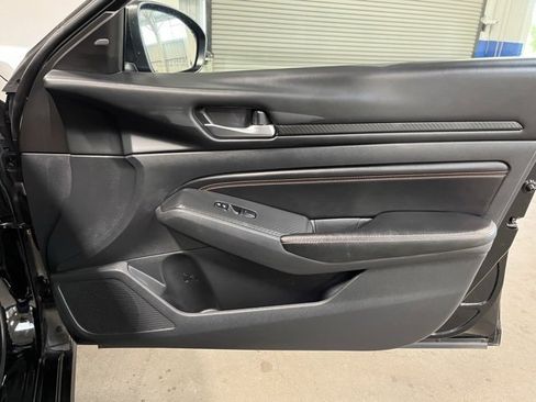 Used 2022 Nissan Altima 2.5 SR image 11