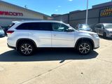 Used 2019 Toyota Highlander XLE image 2