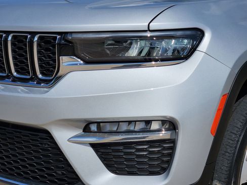 Used 2023 Jeep Grand Cherokee Limited AWD/4WD image 10