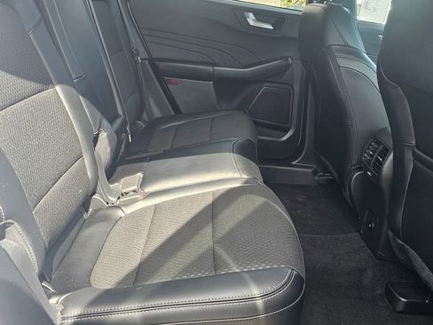 Used 2025 Ford Escape SE image 8