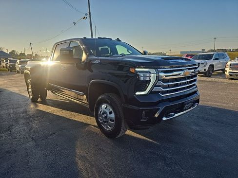 Used 2025 Chevrolet Silverado 3500 High Country w/ High Country Premium Package image 9