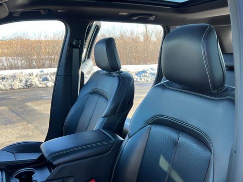 Used 2024 Jeep Grand Cherokee Limited w/ Luxury Tech Group II image 16