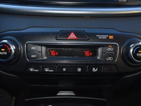 Used 2019 Kia Sorento LX image 24