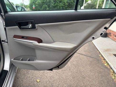 Used 2012 Toyota Camry XLE FWD image 19