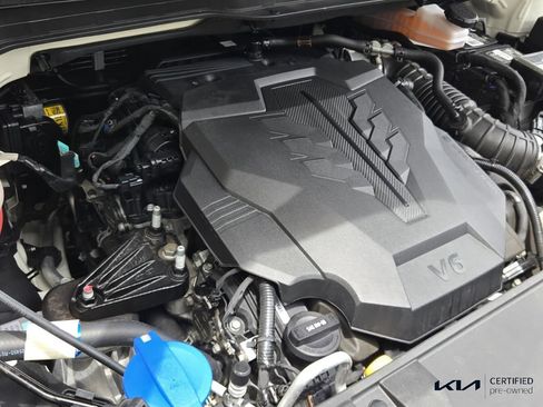 Certified 2023 Kia Carnival LX FWD image 18