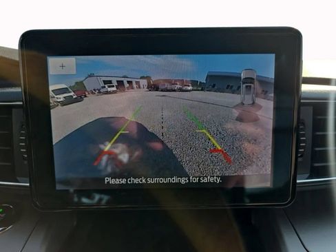 Used 2021 Ford Explorer XLT w/ Equipment Group 202A AWD/4WD image 29