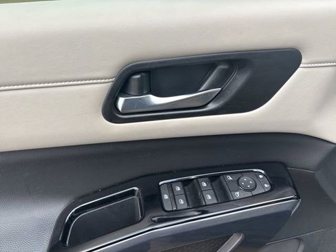 Used 2023 Nissan Pathfinder SL image 11