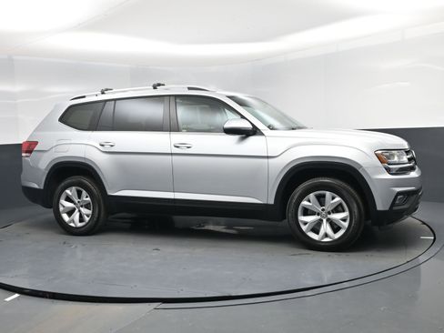 Used 2018 Volkswagen Atlas SE image 2