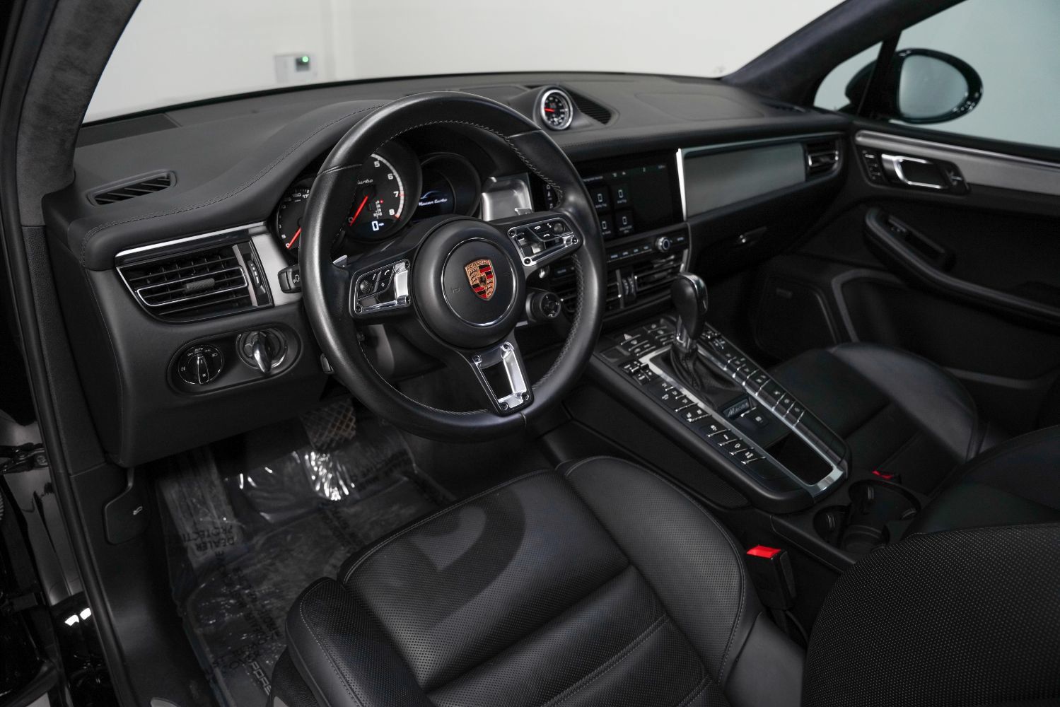 Used 2020 Porsche Macan Turbo AWD/4WD image 45