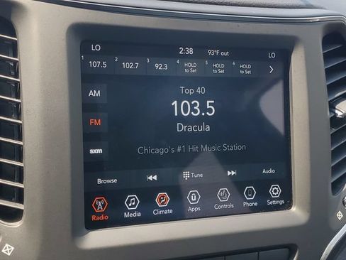 Used 2022 Jeep Cherokee Latitude Lux w/ Sun & Sound Group AWD/4WD image 27