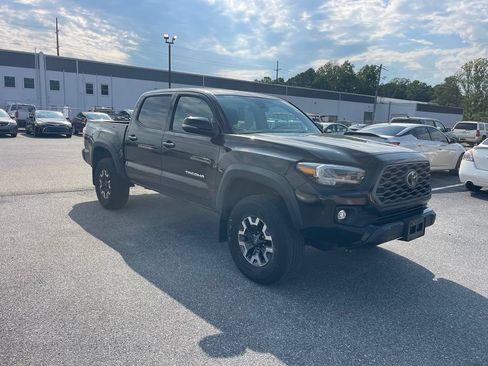 Used 2023 Toyota Tacoma TRD Off-Road w/ Technology Package AWD/4WD image 7