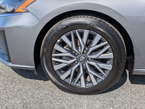 Used 2025 Nissan Altima 2.5 SV image 9