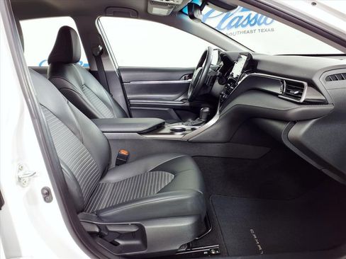 Used 2024 Toyota Camry SE image 19