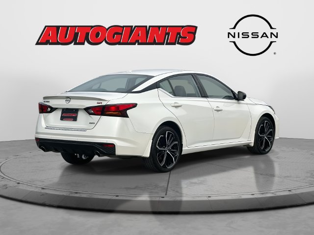 Used 2023 Nissan Altima 2.5 SR w/ SR Premium Package AWD/4WD image 4