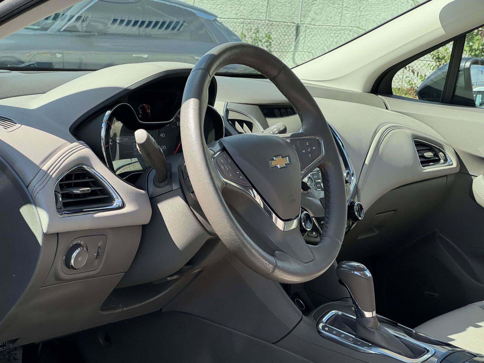 Used 2017 Chevrolet Cruze Premier FWD image 12