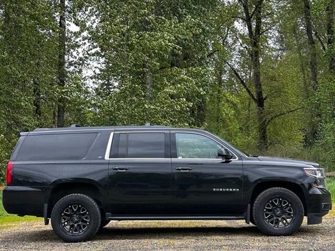 Used 2019 Chevrolet Suburban LT image 2