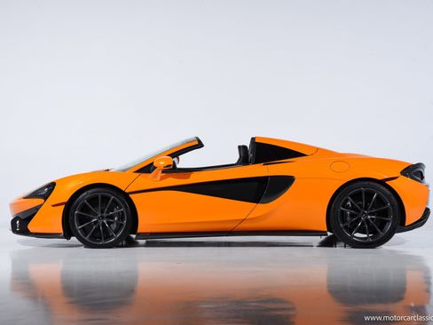Used 2020 McLaren 570S Spider image 14