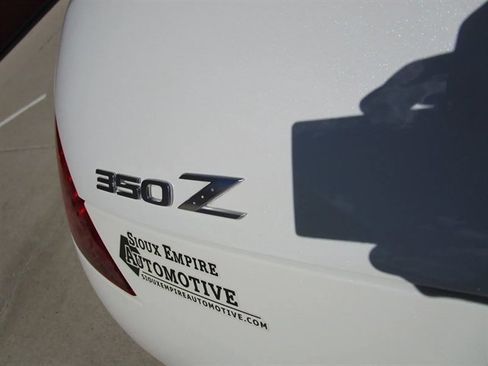 Used 2004 Nissan 350Z Touring RWD image 16