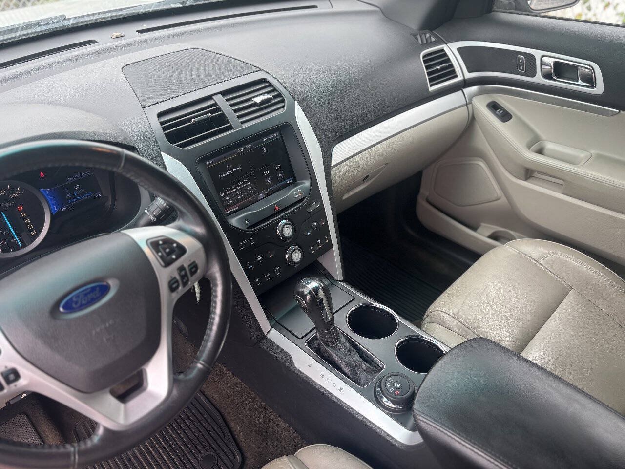 Used 2013 Ford Explorer XLT AWD/4WD image 17