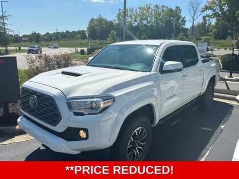 Used 2021 Toyota Tacoma TRD Sport w/ Technology Package AWD/4WD image 2