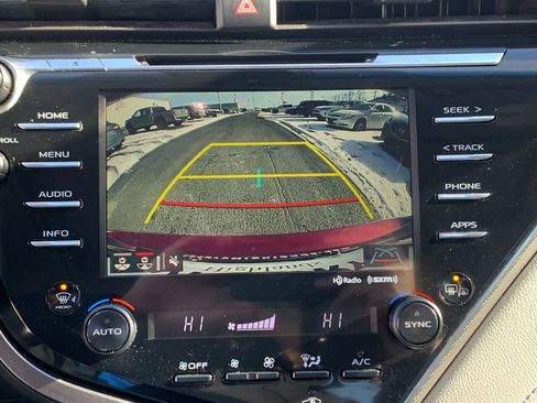 Used 2018 Toyota Camry SE image 23