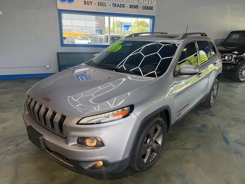 Used 2016 Jeep Cherokee Latitude FWD image 2