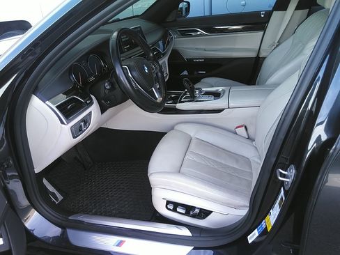 Used 2016 BMW 740i image 11