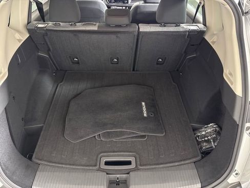 Used 2023 Nissan Rogue SV image 15