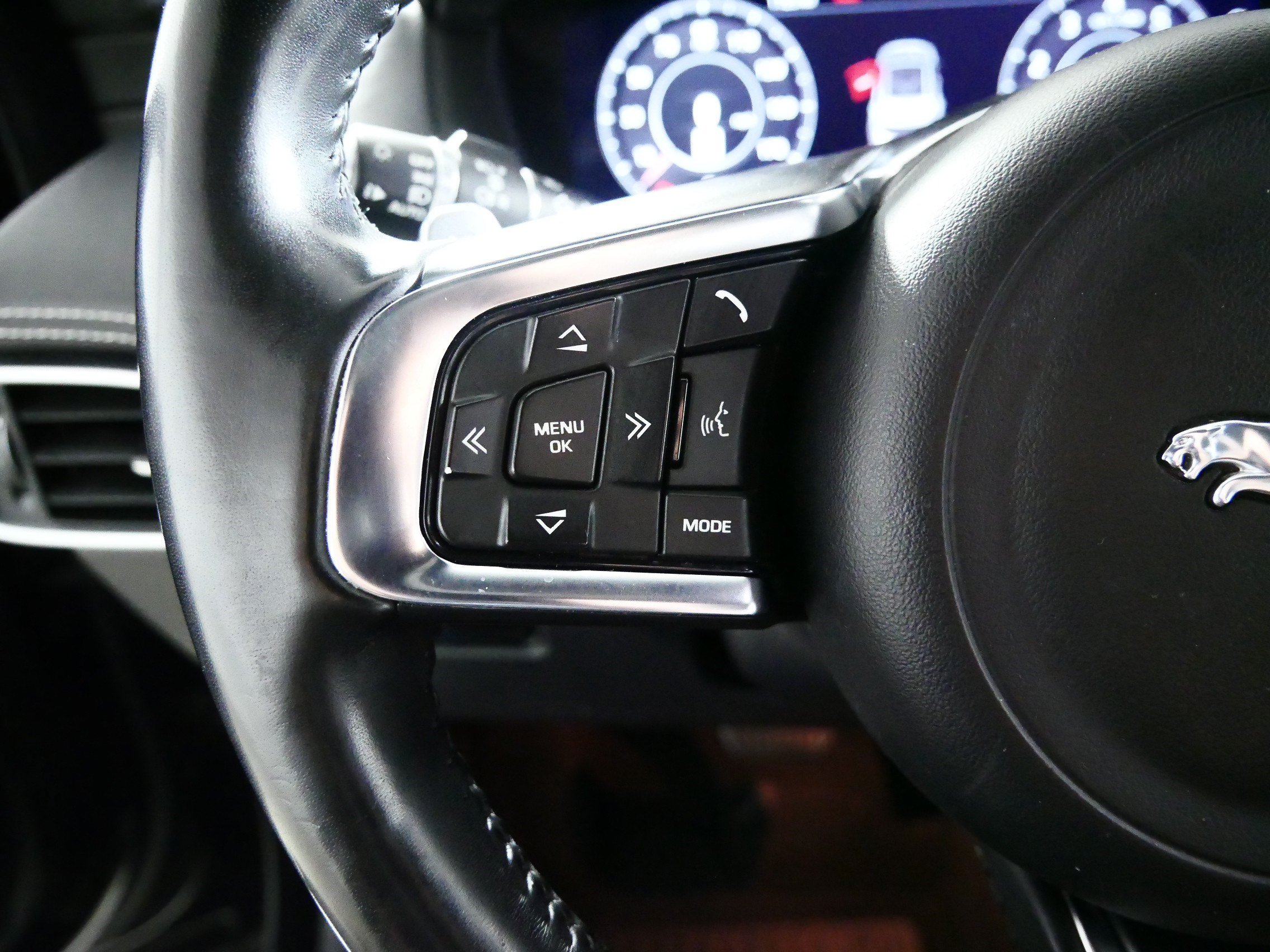 Used 2019 Jaguar F-PACE S AWD/4WD image 27