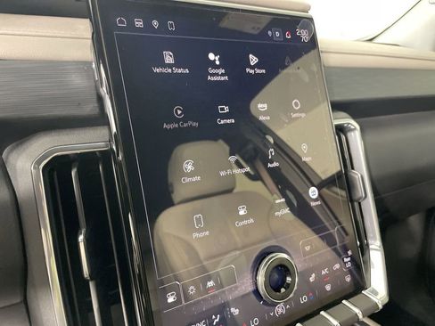 Used 2024 GMC Acadia Elevation image 13