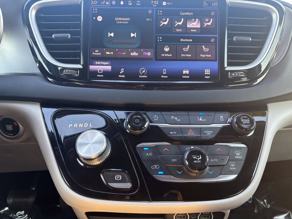 Used 2022 Chrysler Pacifica Touring-L FWD image 24