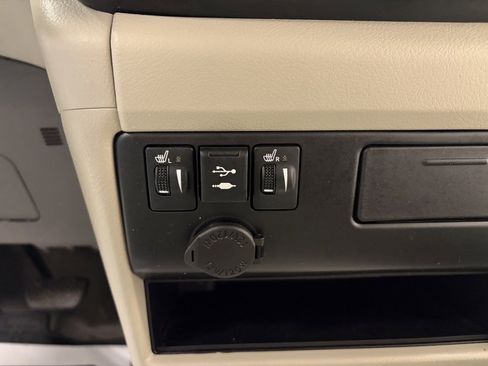 Used 2019 Toyota Sienna XLE image 22