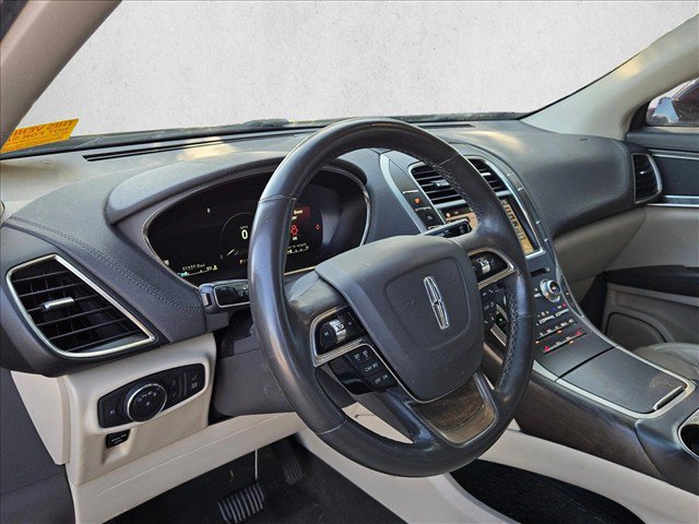 Used 2019 Lincoln Nautilus Select w/ Class II Trailer Tow Package FWD image 18