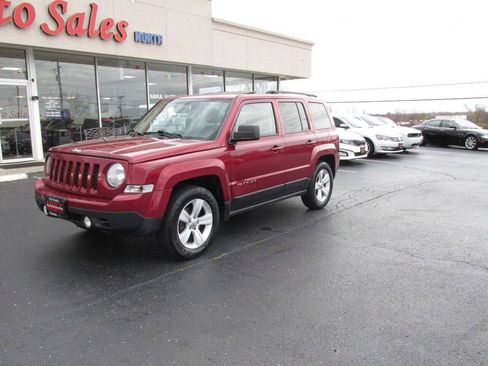 Used 2014 Jeep Patriot Latitude FWD image 4