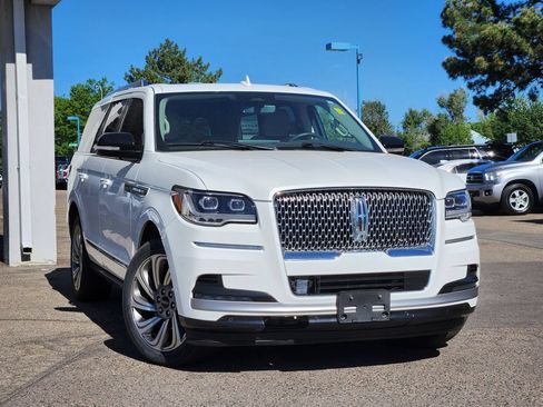 Used 2022 Lincoln Navigator 4WD image 1