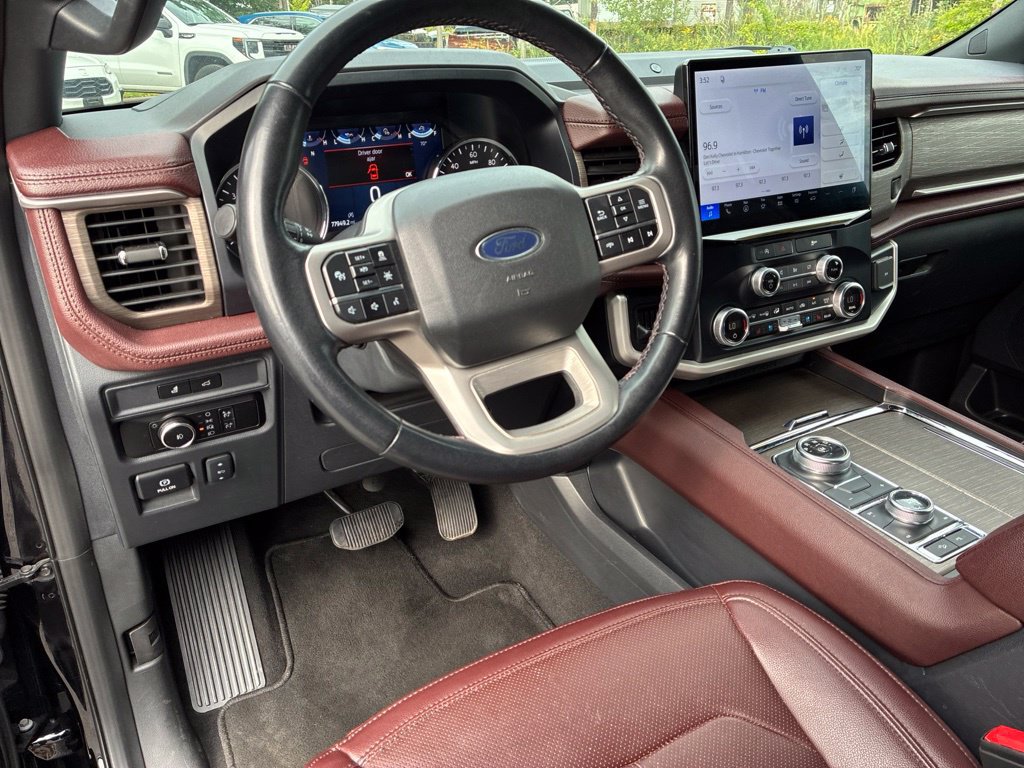 Used 2024 Ford Expedition Limited AWD/4WD image 16