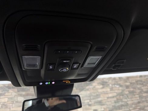 Used 2023 GMC Yukon SLT w/ SLT Luxury Package image 27