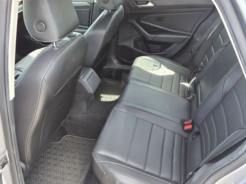 Used 2022 Volkswagen Jetta SE image 6