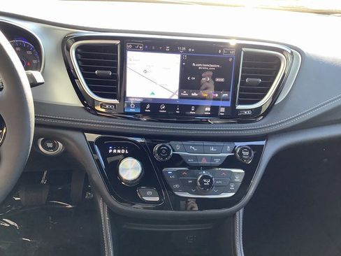 New 2026 Chrysler Pacifica Limited image 17