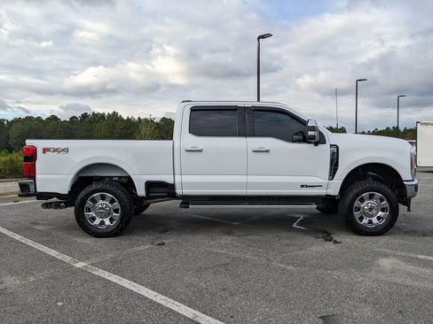 Used 2023 Ford F250 Lariat w/ Chrome Package image 24