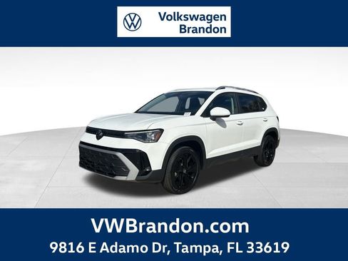 New 2026 Volkswagen Taos SE image 1