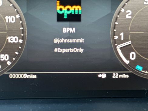 New 2025 Land Rover Defender 110 X-Dynamic SE image 27