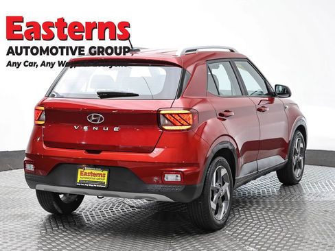 Used 2025 Hyundai Venue Limited image 5