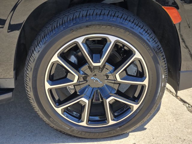 Used 2023 Chevrolet Suburban RST AWD/4WD image 6