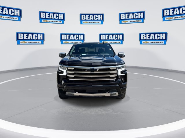 Used 2022 Chevrolet Silverado 1500 High Country w/ High Country Premium Package AWD/4WD image 3