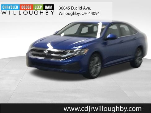 Used 2024 Volkswagen Jetta SE image 1